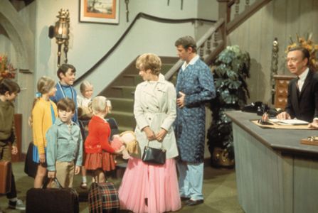 Eve Plumb, Florence Henderson, Susan Olsen, Robert Reed, Christopher Knight, Mike Lookinland, Maureen McCormick, James M