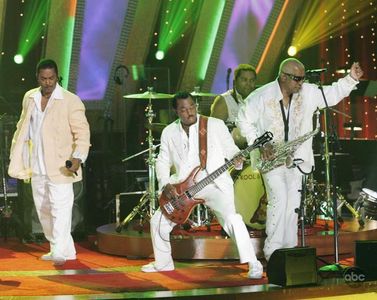 Robert 'Kool' Bell, Dennis D.T. Thomas, and Kool & The Gang in Dancing with the Stars (2005)