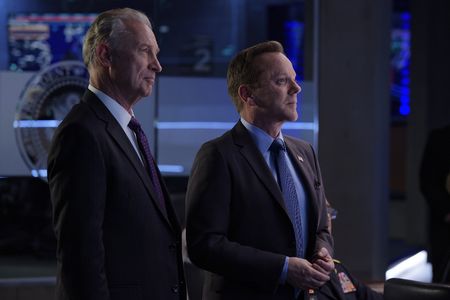 Kiefer Sutherland and Geoff Pierson in Designated Survivor (2016)