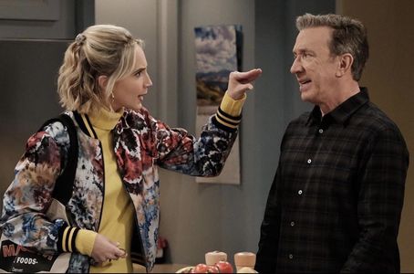 Tim Allen and Molly McCook in Last Man Standing (2011)