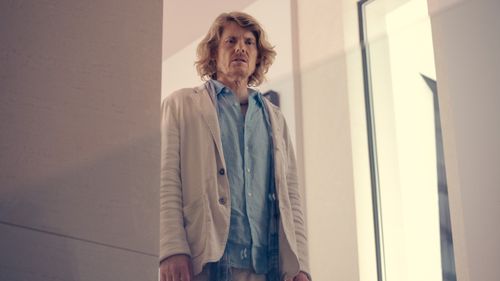 Julian Rhind-Tutt in Man vs. Bee (2022)