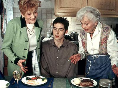 Nikolai Bury, Bruni Löbel, and Gisela Uhlen in Forsthaus Falkenau (1989)