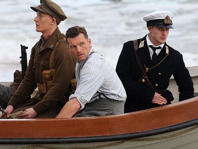 Rhys Mitchell and Sam Worthington in Deadline Gallipoli (2015)