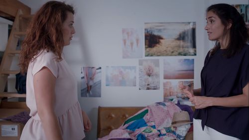 Geneviève Rochette and Rose-Anne Déry in Bête à Papa (2016)