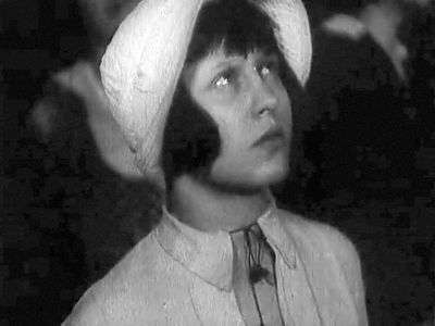 Yanina Zheymo in Alone (1931)