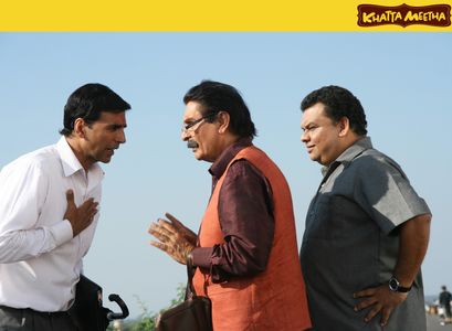 Akshay Kumar, Atul Parchure, and Govardhan Asrani in Khatta Meetha (2010)