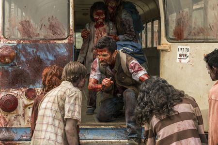 Alfredo Herrera, Denitza García, and María Antonieta Zapien Romero in Fear the Walking Dead (2015)