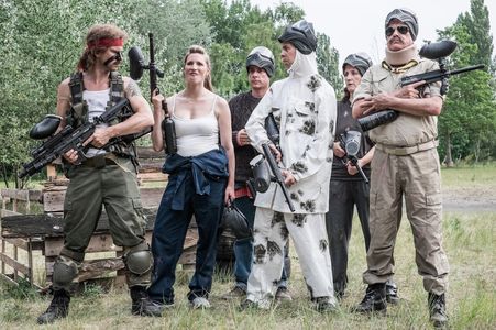 Gene Bervoets, Mieke De Groote, Nico Sturm, Kevin Janssens, Jonas Van Geel, and Eva Binon in Patrouille Linkeroever (201