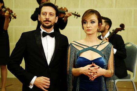 Engin Hepileri and Basak Dasman in Kara Ekmek (2015)