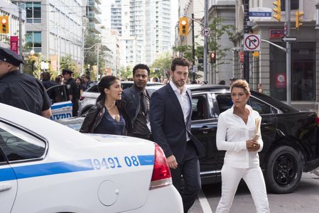 Emma de Caunes, Luke Roberts, Nazneen Contractor, and Brandon Jay McLaren in Ransom (2017)