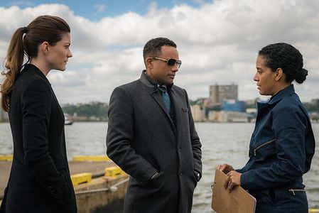 Hill Harper, Jennifer Carpenter, and Zabryna Guevara in Limitless (2015)