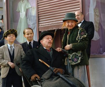 Adam Novák, Petr Nározný, Stanislav Zindulka, Jaroslav Pauer, and Ludmila Molínová in Bylo nás pet (1994)