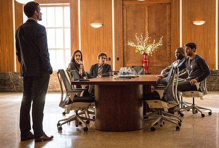 Billy Burke, Henri Lubatti, Kristen Connolly, Nonso Anozie, and James Wolk in Zoo (2015)