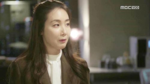 Choi Ji-woo in Woman with a Suitcase (2016)