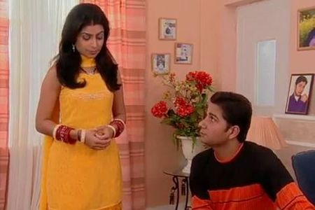 Sweta Keswani and Varun Badola in Des Mein Niklla Hoga Chand (2001)