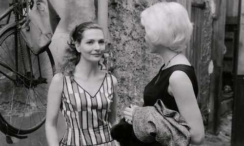 Dorothée Blanck and Corinne Marchand in Cléo from 5 to 7 (1962)