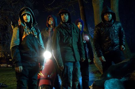 Franz Drameh, Alex Esmail, Leeon Jones, John Boyega, and Simon Howard in Attack the Block (2011)