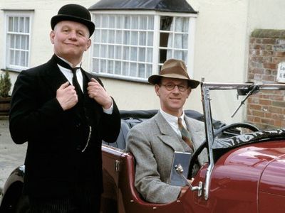 Peter Davison and Brian Glover in Mystery!: Campion (1989)