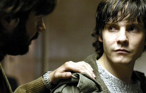 Daniel Brühl and Tristán Ulloa in Salvador (2006)