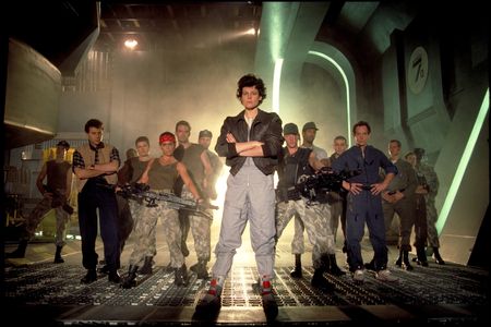 Bill Paxton, Sigourney Weaver, Michael Biehn, Lance Henriksen, Jenette Goldstein, Paul Reiser, Mark Rolston, Colette Hil