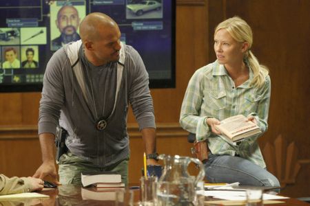 Amaury Nolasco and Kelli Giddish in Chase (2010)