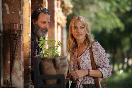 Ozan Güven and Meryem Uzerli in My Mother's Wound (2016)