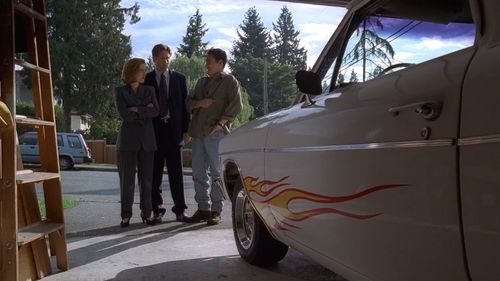 Gillian Anderson, David Duchovny, and Edward Diaz in The X-Files (1993)