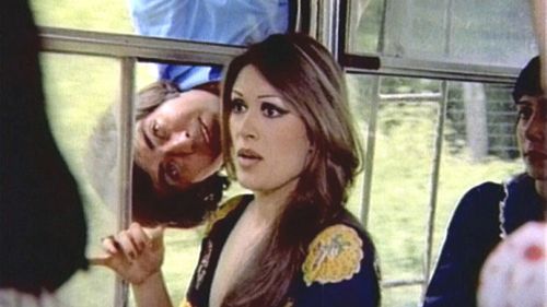 Tarik Akan and Gülsen Bubikoglu in Ah Nerede (1975)