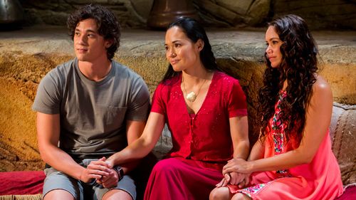 Chai Hansen as Zac, Allie Bertram as Mimmi, Tasneem Roc as Nerissa in Mako Mermaids