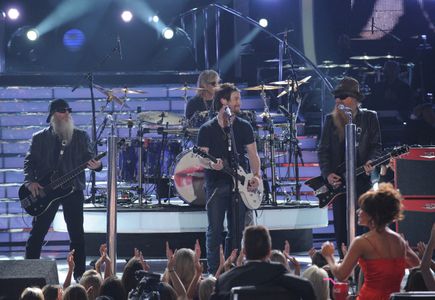 Frank Beard, Billy Gibbons, Dusty Hill, ZZ Top, and David Cook in American Idol (2002)