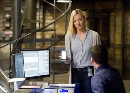 Adam Sinclair and Yvonne Strahovski in 24: Live Another Day (2014)