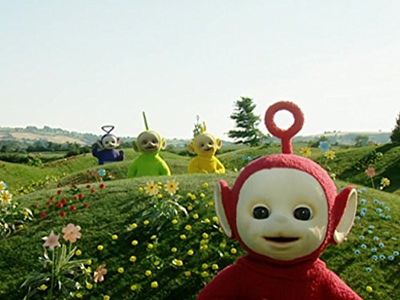 Pui Fan Lee, John Simmit, Nikky Smedley, and Dave Thompson in Teletubbies (1997)