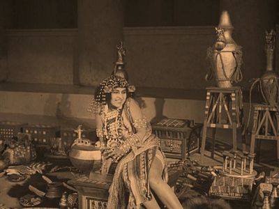 Lyda Salmonova in The Loves of Pharaoh (1922)