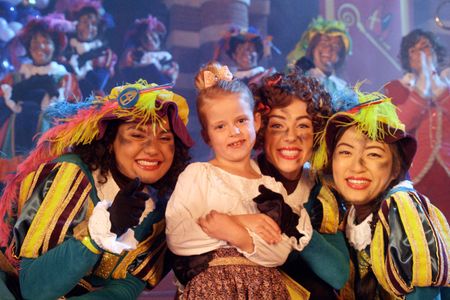 Lucilla Bellinga, Charlotte Ha, Mickey Vermeer, and Anouk de Pater in De club van Sinterklaas en het vergeten Pietje (20