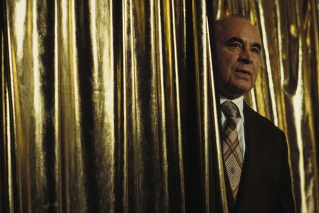 Bob Hoskins in Beyond the Sea (2004)