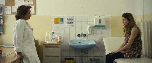 Veronika Freimanová and Berenika Kohoutová in An Unlikely Romance (2013)