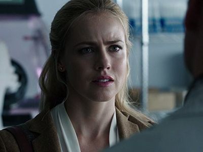 Amanda Schull in 12 Monkeys (2015)