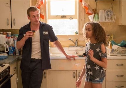 Still of Amirah Johnson and Jeremy Allen White in Shameless and Mo White!