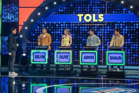 Dingdong Dantes, Olive May, Arkin Del Rosario, Shaun Salvador, and Kelvin Miranda in Family Feud Philippines (2022)