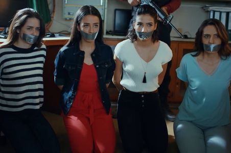 Nil Günal, Yagmur Ün, Aybüke Pusat, and Ilayda Ildir in Söz (2017)