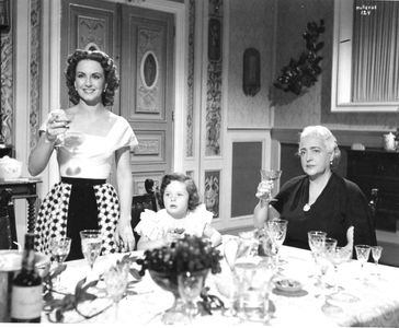 Mimí Derba, Marga López, and Lilia Martínez 'Gui-Gui' in Casa de muñecas (1954)