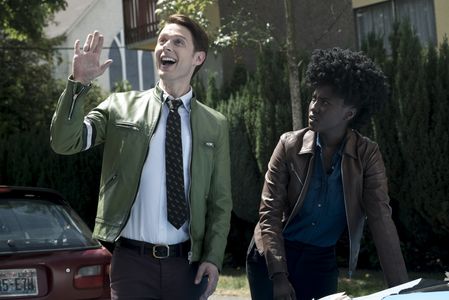 Samuel Barnett and Jade Eshete in Dirk Gently's Holistic Detective Agency (2016)