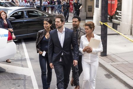 Emma de Caunes, Luke Roberts, Nazneen Contractor, Brandon Jay McLaren, and Sarah Greene in Ransom (2017)