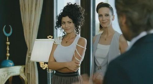 Janset and Deniz Çakir in Ya Sonra (2011)