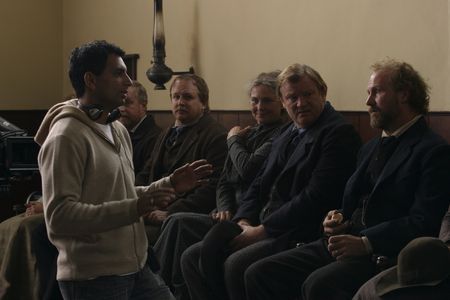 William Hurt, Robert Randolph Caton, Brendan Gleeson, Cherry Jones, and M. Night Shyamalan in The Village (2004)