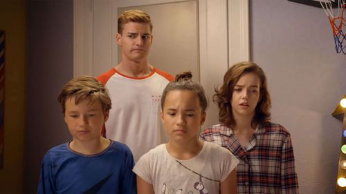 Maemae Renfrow, Daan Creyghton, Thomas Jansen, and Kyra Isako Smith in Hunter Street (2017)