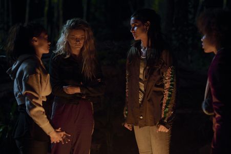 Mia Healey, Sophia Ali, Reign Edwards, and Erana James in The Wilds: Day 46/26 (2022)