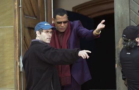 Laurence Fishburne and Jean-François Richet in Assault on Precinct 13 (2005)