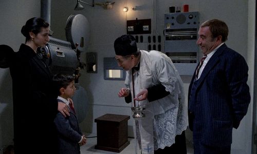 Antonella Attili, Enzo Cannavale, Salvatore Cascio, and Leopoldo Trieste in Cinema Paradiso (1988)