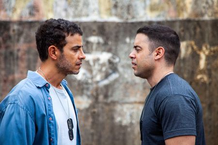 Pedro Carvalho and Anderson Di Rizzi in O Segundo Homem (2022)